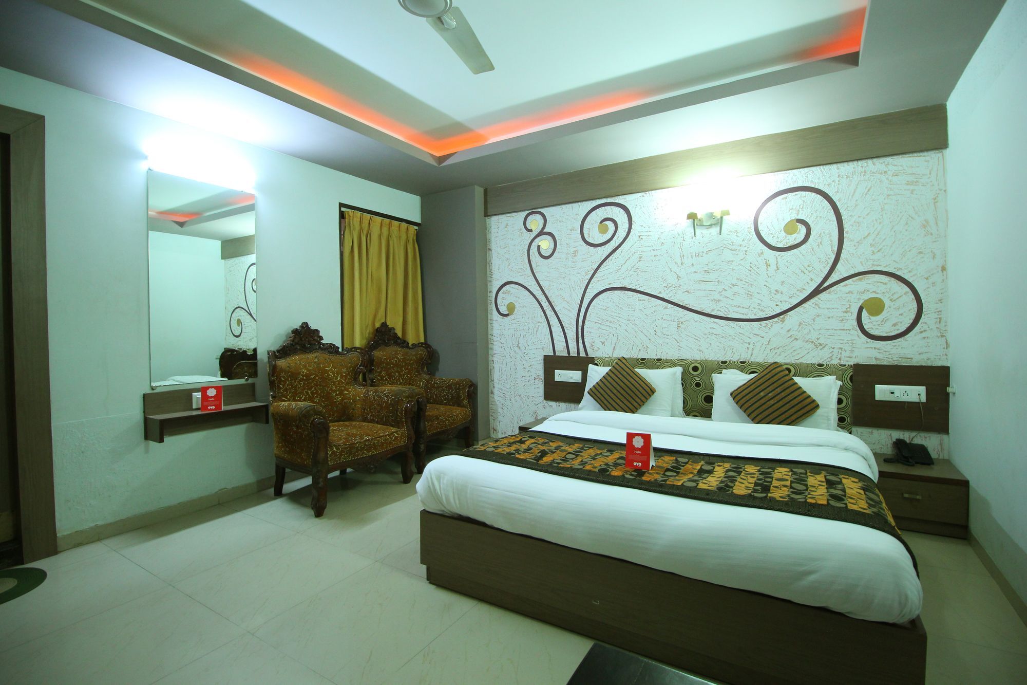 אחמדאבאד Oyo 4161 Hotel Shailly Inn מראה חיצוני תמונה