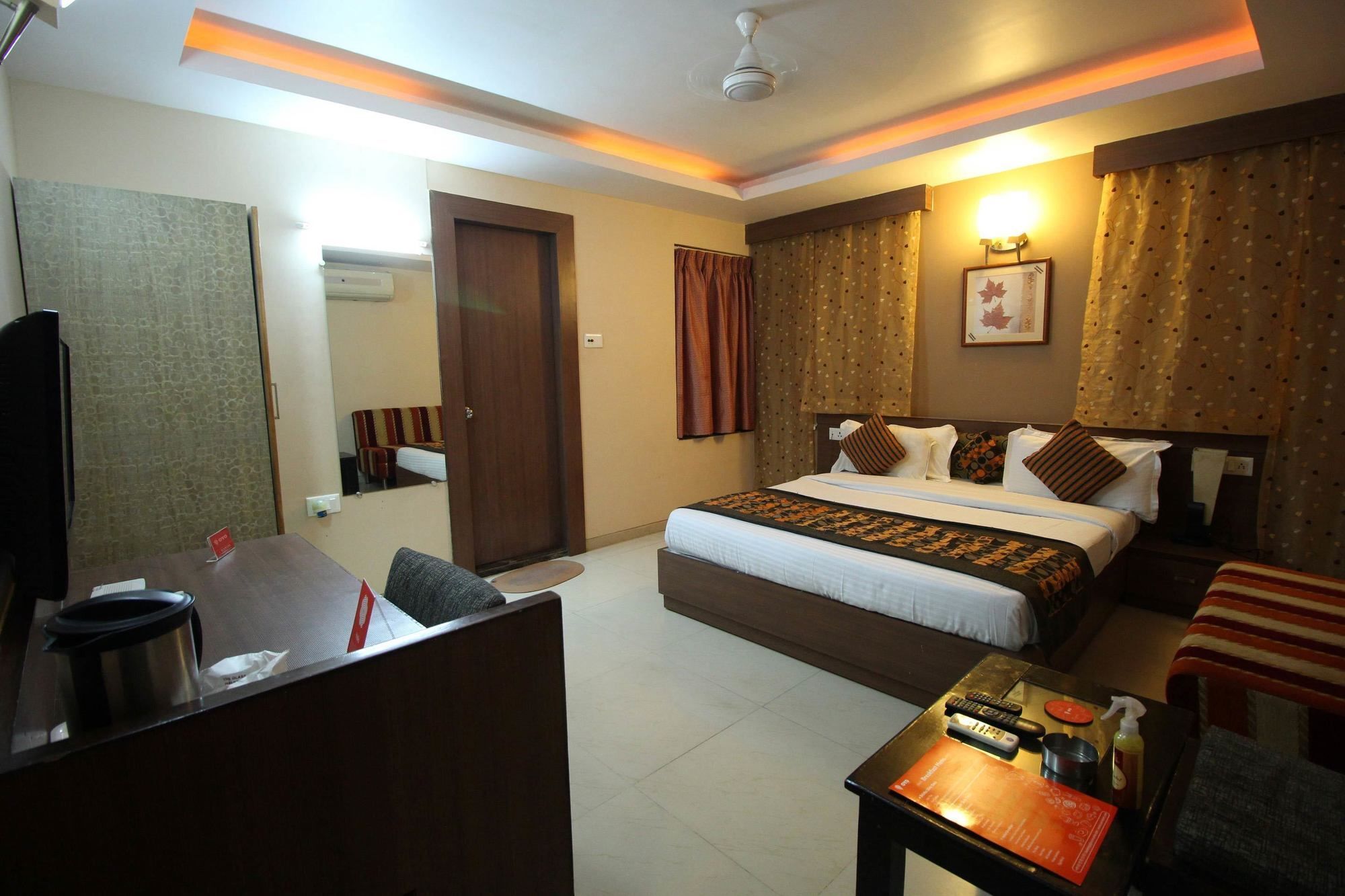 אחמדאבאד Oyo 4161 Hotel Shailly Inn מראה חיצוני תמונה