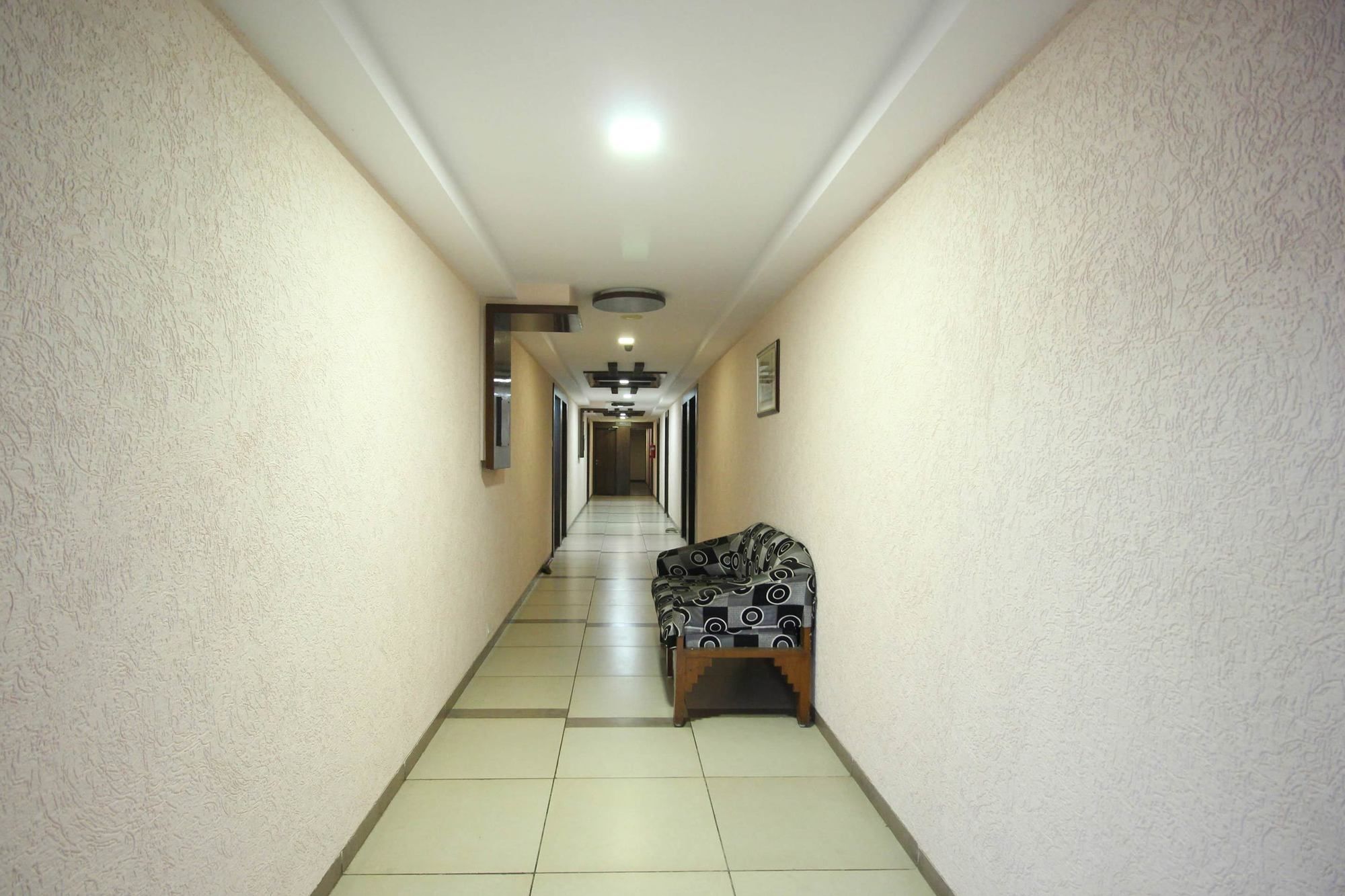 אחמדאבאד Oyo 4161 Hotel Shailly Inn מראה חיצוני תמונה
