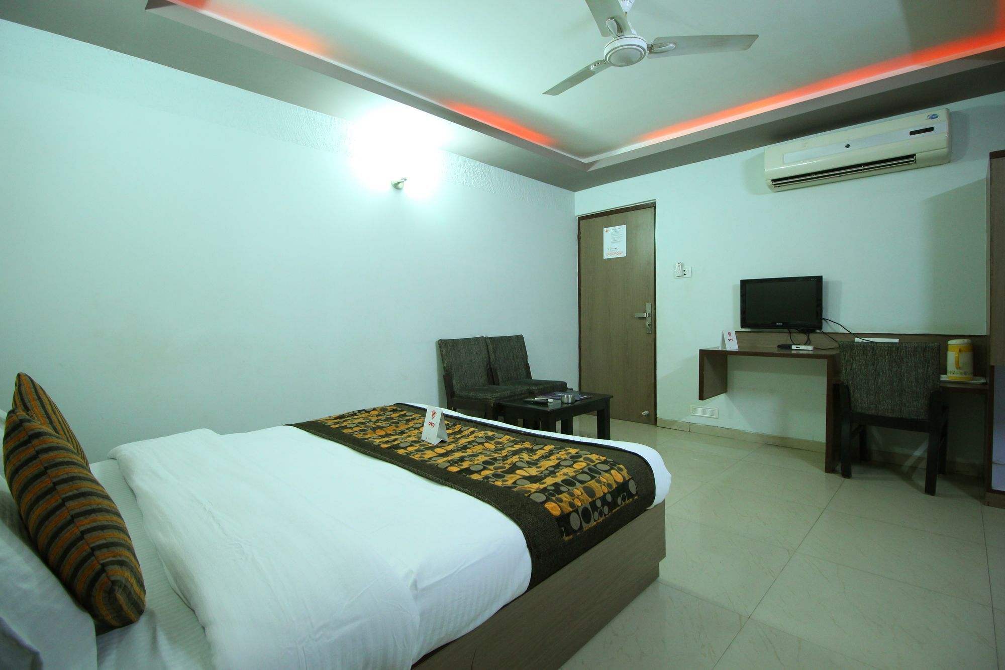 אחמדאבאד Oyo 4161 Hotel Shailly Inn מראה חיצוני תמונה