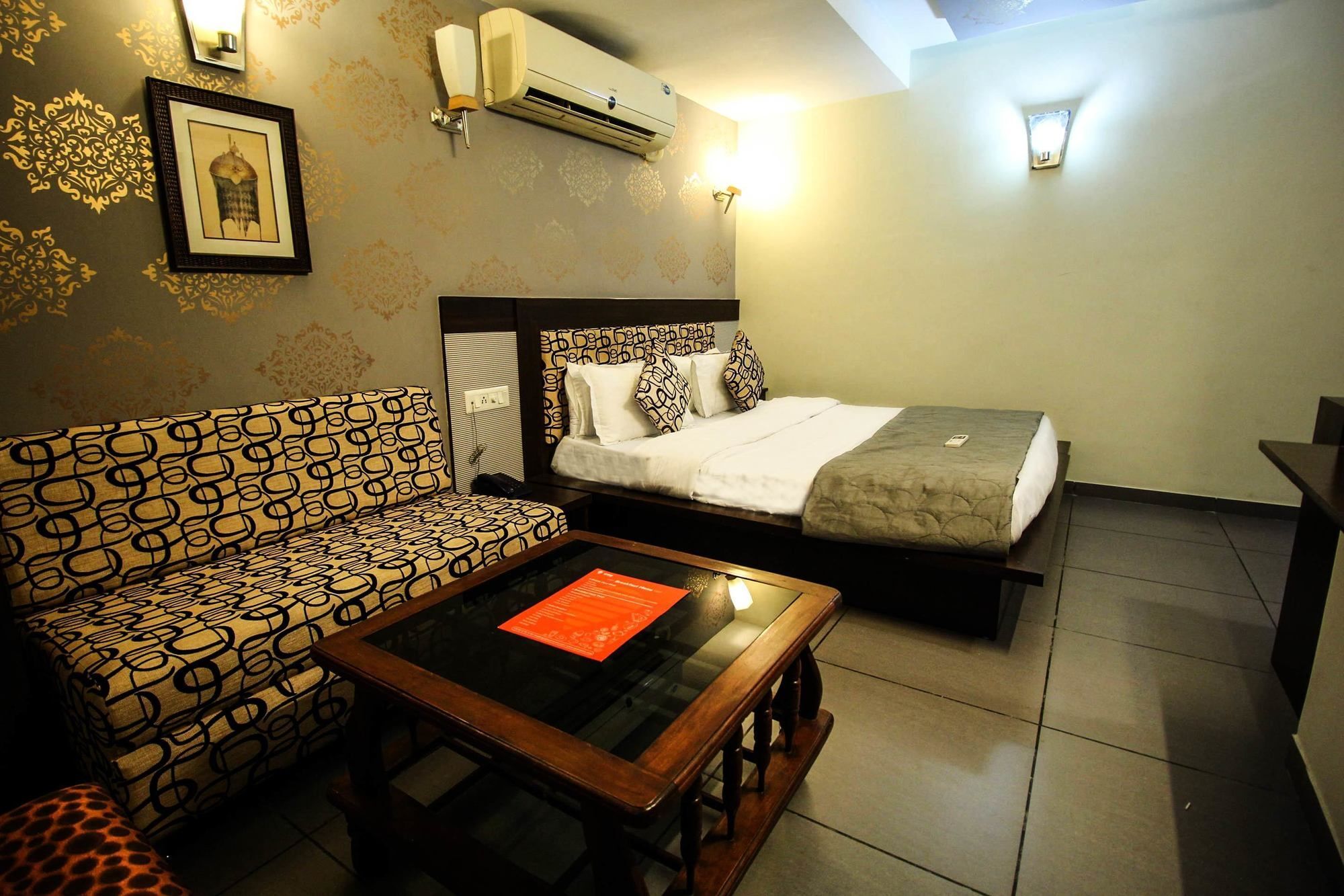 אחמדאבאד Oyo 4161 Hotel Shailly Inn מראה חיצוני תמונה