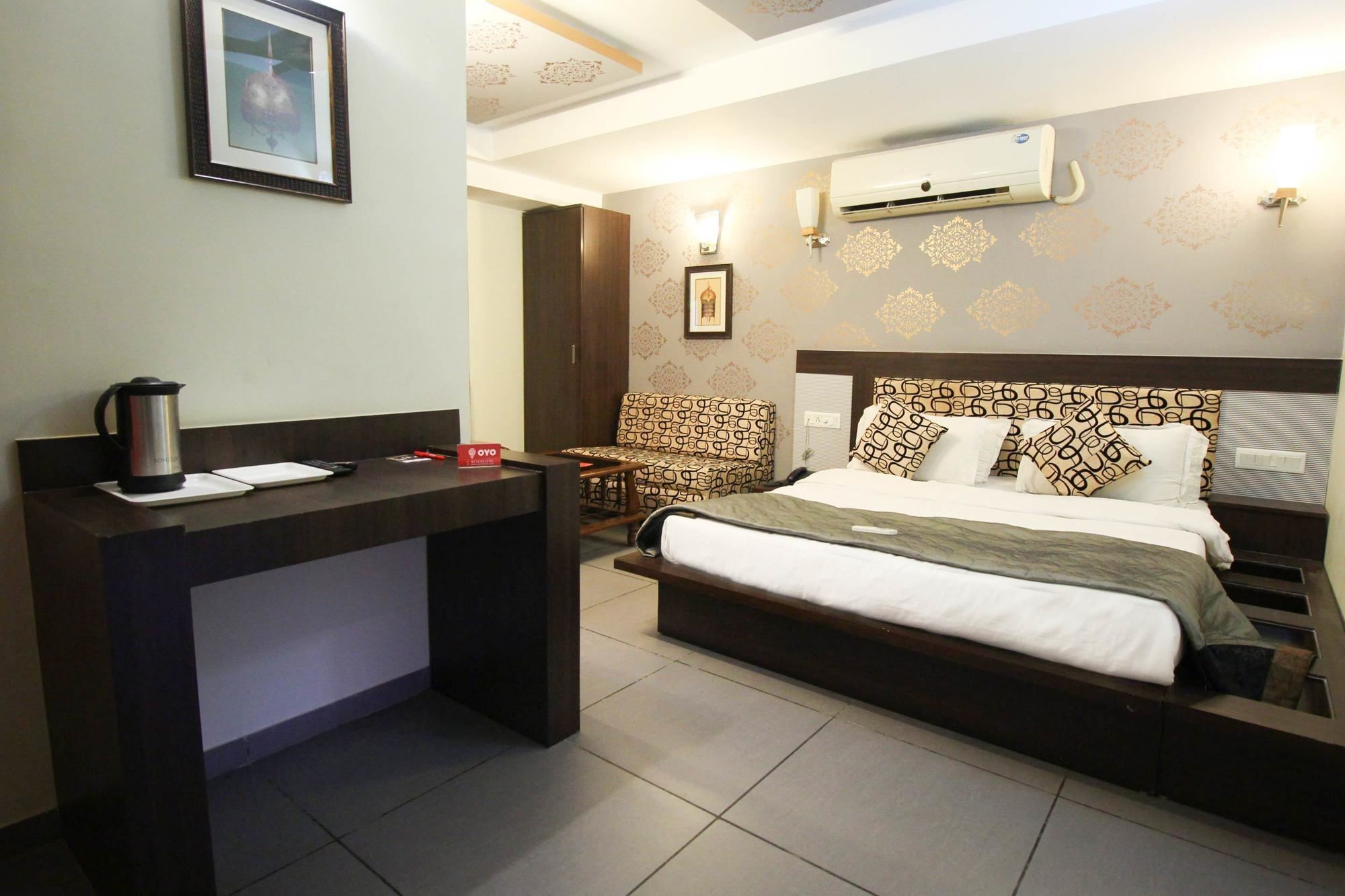 אחמדאבאד Oyo 4161 Hotel Shailly Inn מראה חיצוני תמונה